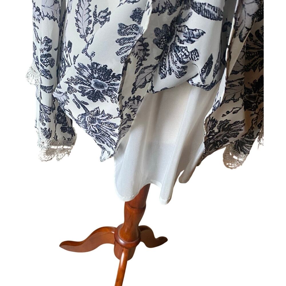 ASTR Women's BOHO Dress,White Black Floral, Lace Trim Bell Sleeve, L, Mini Dress - Picture 6 of 7